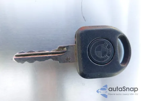 1990 BMW 325 I Automatic z USA, uszkodzony, nr VIN WBAAD2315LED28367